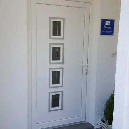 Jelena White House *